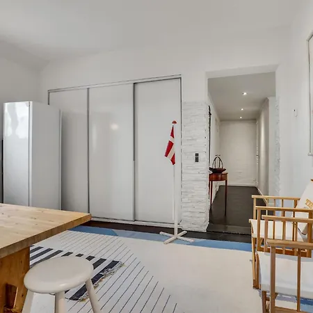 5 Bedroom Cozy In N 別荘