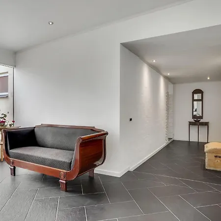 5 Bedroom Cozy In N *