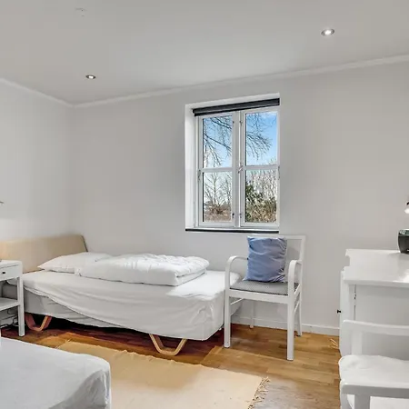 5 Bedroom Cozy In N